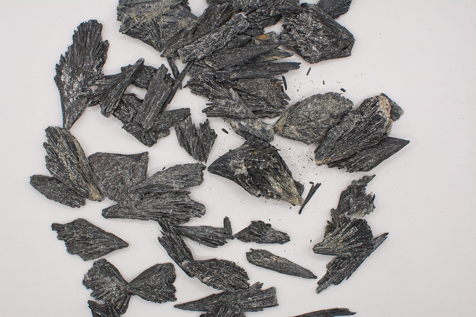 Svart Kyanit (Rå) - Bild 2